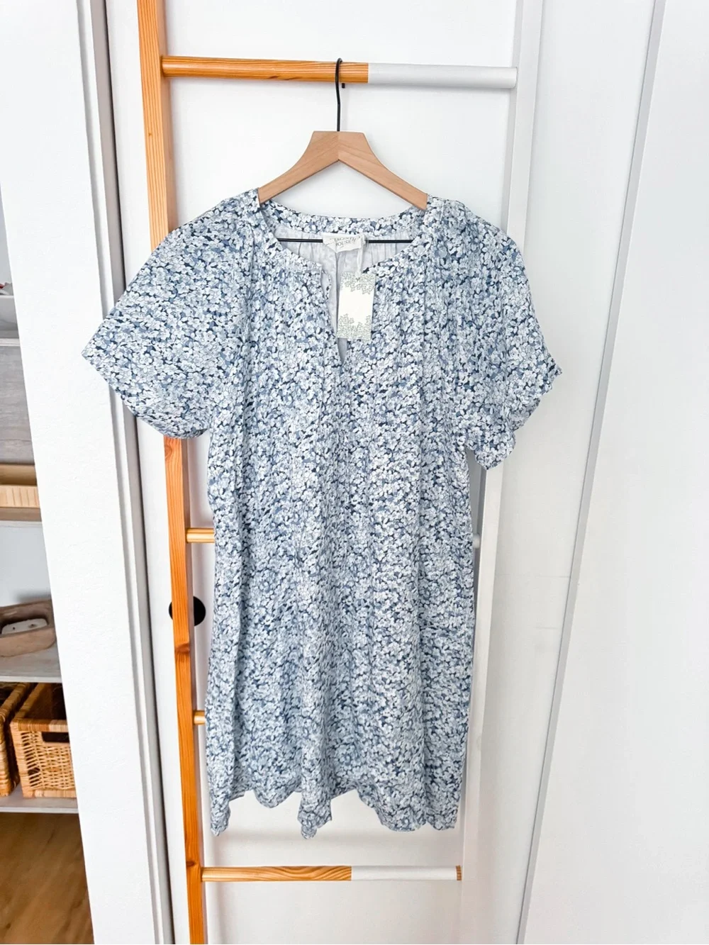 Tuckernuck Hyacinth House Davis Dress Blue Floral V- Neck NWT